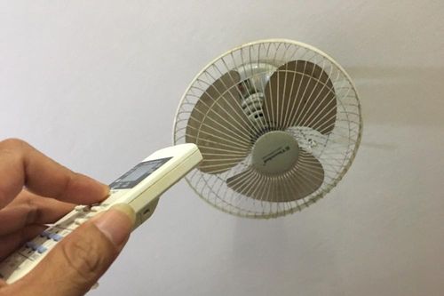 Đập đầu vào ghế đá khi giành điều khiển quạt, một bé trai ở Nghệ An tử vong