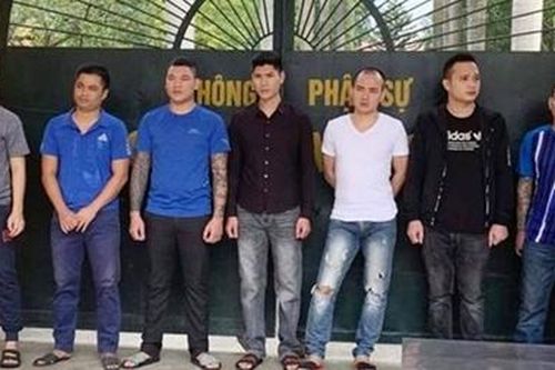 Truy tố 11 đối tượng cho vay nặng lãi, hành hung nạn nhân