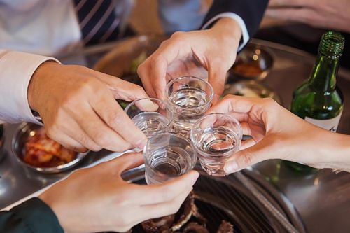 Người trẻ Hàn mệt mỏi vì phải đi nhậu, ăn uống với sếp vào cuối tuần