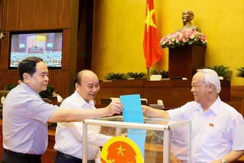 Quốc hội phê chuẩn bổ nhiệm nhân sự; thảo luận 2 dự án luật