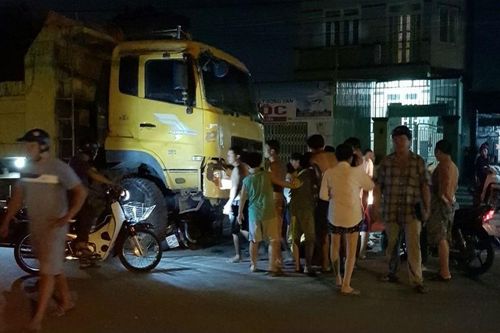 Xe ben tông liên tiếp 2 xe máy, cô gái 19 tuổi tử vong