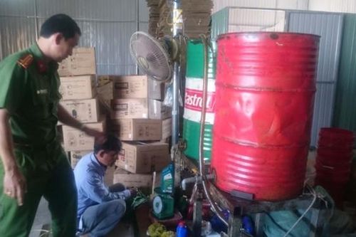 TP HCM: Triệt phá đường dây sản xuất dầu nhớt giả quy mô lớn