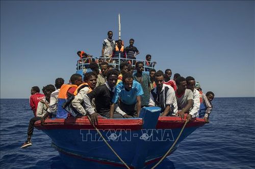 Italy thông qua sắc lệnh khẩn cấp hạn chế tàu thuyền đi vào lãnh hải