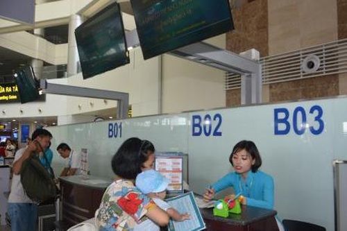 Lần đầu tiên tại Việt Nam mở quầy làm thủ tục hàng không riêng cho người cao tuổi, trẻ em