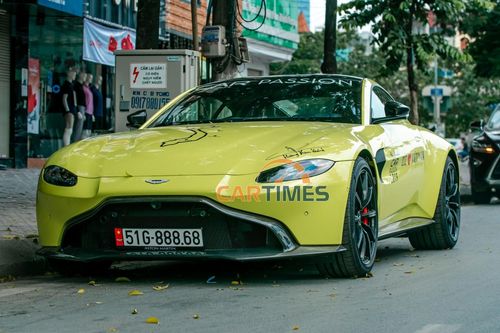 Bắt gặp Aston Martin V8 Vantage màu 'độc' tại Hà Nội trước thềm Car Passion 2019