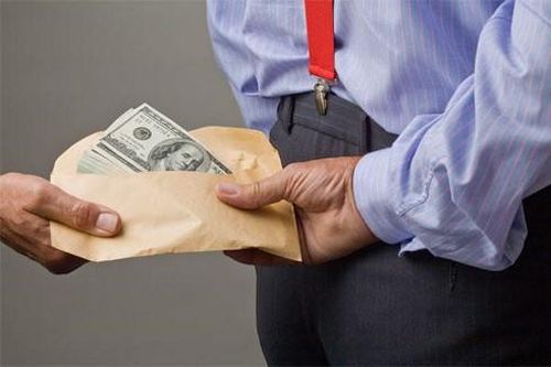 Lừa đảo nhận tiền 'chạy án' rồi dọa tố ngược, phạm tội gì?