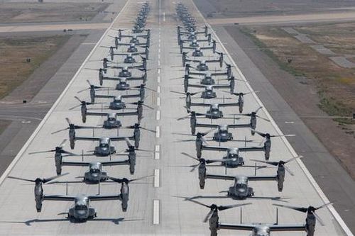 40 máy bay đắt hơn F-35 của lính thủy đánh bộ Mỹ diễu binh 'Voi đi bộ' hoành tráng