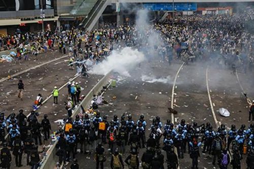Hiện trường vụ bạo động lớn nhất ở Hong Kong 15 năm qua