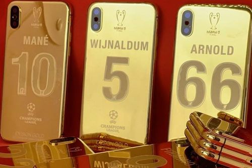 Vô địch C1, cầu thủ Liverpool được tặng iPhone XS mạ vàng