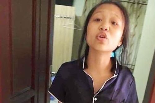 Làm rõ người mẹ trẻ xách con mới sinh