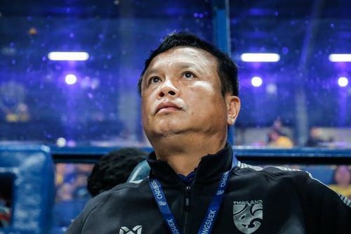HLV trưởng tuyển Thái Lan từ chức sau King's Cup