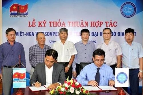 Vietsovpetro cùng ĐH Mỏ - Địa chất ký kết thỏa thuận hợp tác đào tạo, nghiên cứu khoa học và chuyển giao công nghệ