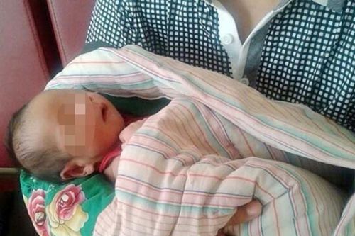 Lật tẩy đường dây buôn bán trẻ sơ sinh ở Hà Nội: Xót xa em bé bị mua đi bán lại tới 4 lần