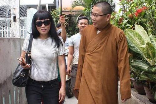 Bất ngờ với giọng hát của sư thầy 'Tự thân nàng hãy cứu độ nàng'