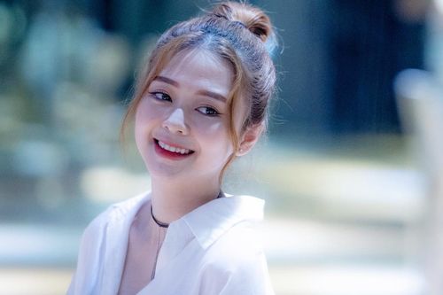 Cận cảnh nhan sắc bạn gái tin đồn của Trịnh Thăng Bình