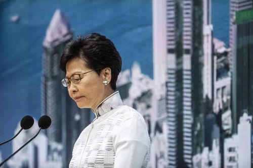 'Biển người áo đen' biểu tình, lãnh đạo Hong Kong xin lỗi
