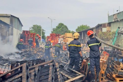 Quảng Nam: Cháy lớn tại xưởng pallet