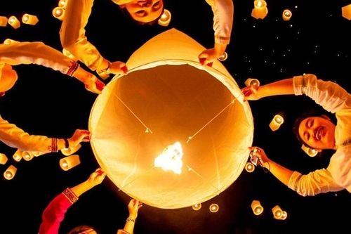Lễ hội thả đèn lồng có ý nghĩa gì đối với người Thái Lan?