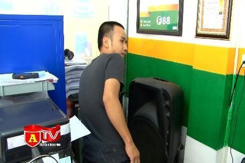 Giữa ban ngày cầm dao vào hiệu cầm đồ để cướp tài sản