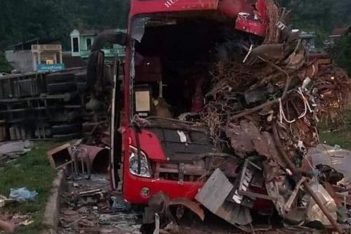 Vụ TNGT ở Hòa Bình: Xem xét trách nhiệm của chủ xe khách