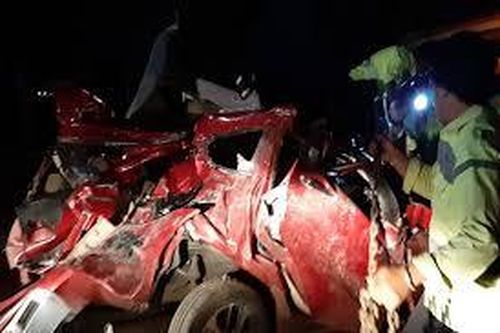 Hành khách giằng tay lái của tài xế gây tai nạn liên hoàn, 12 người thiệt mạng