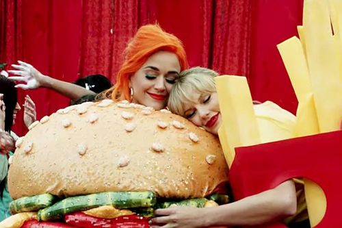 Ảnh chế Taylor Swift ôm Katy Perry sau mâu thuẫn ngập tràn mạng xã hội