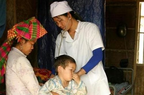 Khắc phục khó khăn, củng cố và xây dựng mạng lưới y tế ngày càng vững mạnh