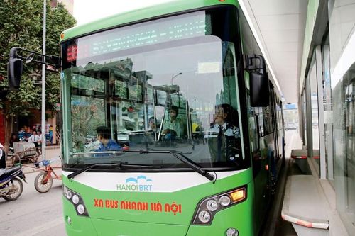 Buýt nhanh triệu USD: Cho 'khai tử' hay tồn tại? - Kỳ 1: Xe to, đôi khi chở toàn… gió!