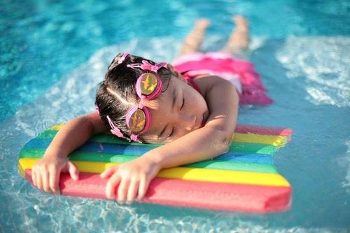 Đuối nước khô - mối nguy hiểm rình rập khi trẻ đi bơi ngày hè