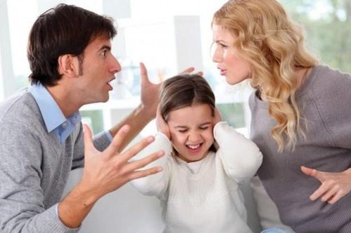 Cách dạy 'trống đánh xuôi, kèn thổi ngược' của bố mẹ hậu ly hôn
