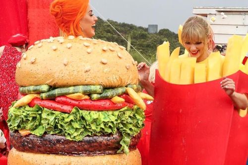 Taylor Swift và Katy Perry đã hàn gắn mối quan hệ như thế nào?