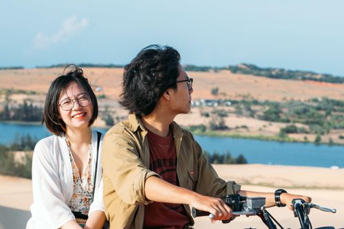 Sahara thu nhỏ ở Bình Thuận 'chill phết' qua chuyến đi hai người