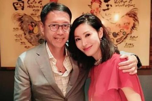 Lý Gia Hân trẻ trung bên chồng tỷ phú trong tiệc sinh nhật 49 tuổi