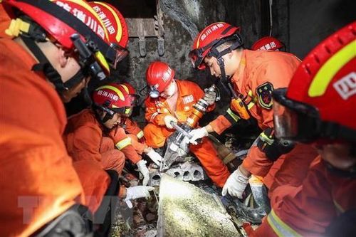Động đất ở Trung Quốc, hơn 200 người thương vong