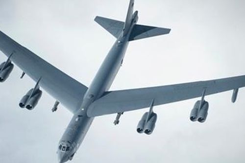 Lo Nga vượt mặt, Mỹ khoe video B-52H mang tên lửa siêu vượt âm