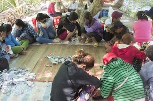 Triệt xóa sòng bạc trăm triệu núp trong vườn trái cây