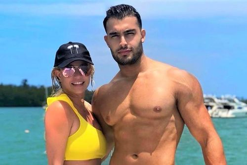 Tình trẻ điển trai, nóng bỏng của Britney Spears và dàn sao nữ