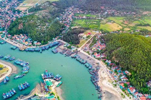 Vẻ đẹp cuốn hút của Lạch Quèn từ góc nhìn trên cao