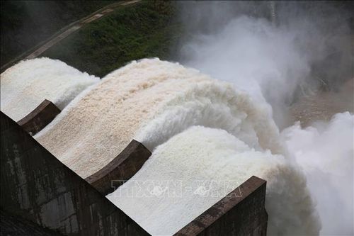 Lở đất, 17 công nhân mắc kẹt nhiều giờ trong đường hầm nhà máy thủy điện