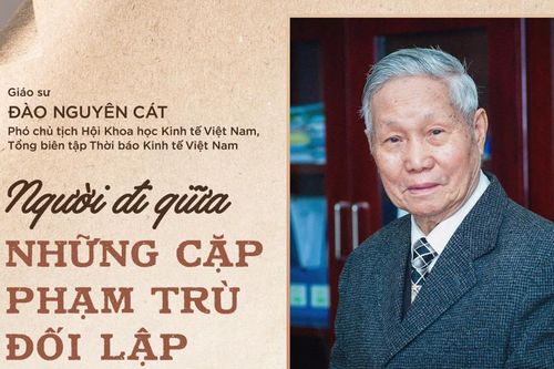 Người đi giữa những cặp phạm trù đối lập