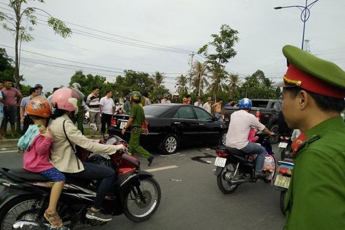 Tạm đình chỉ công tác hai cán bộ liên quan đến vụ chặn xe gây rối tại xã Hiệp Hòa