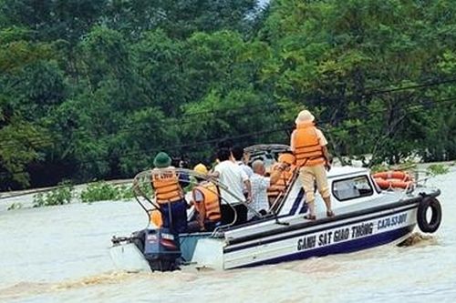 Tác nghiệp trong bão lụt