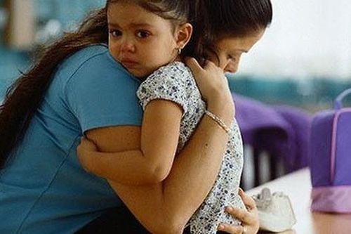 Nước mắt mẹ đơn thân (18): Bi kịch nữ ca sĩ nổi tiếng sinh con mà không được thăm con bởi chồng cũ là… đại gia