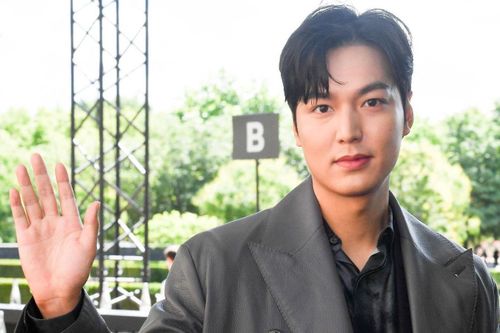 Lee Min Ho được fan vây kín khi xuất hiện tại Paris