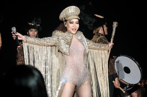Thu Minh mặc đồ cầu kỳ, liên tục nhấn mạnh danh xưng diva