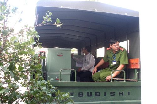 Cần Thơ đưa đón cán bộ coi thi đến điểm thi an toàn ở từng buổi thi
