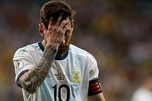 Huyền thoại Argentina: 'Messi nên từ giã đội tuyển'