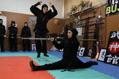 Đội quân 3.500 nữ chiến binh ninja của Iran