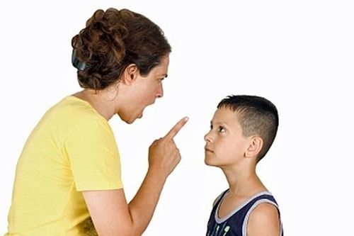 Mắc 5 sai lầm này, con bạn sẽ 'cứng đầu' hơn trong tương lai