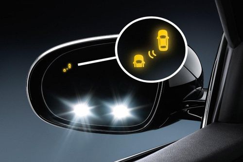 Cách chỉnh gương chiếu hậu xe ô tô để tránh điểm mù, không phải ai cũng để ý